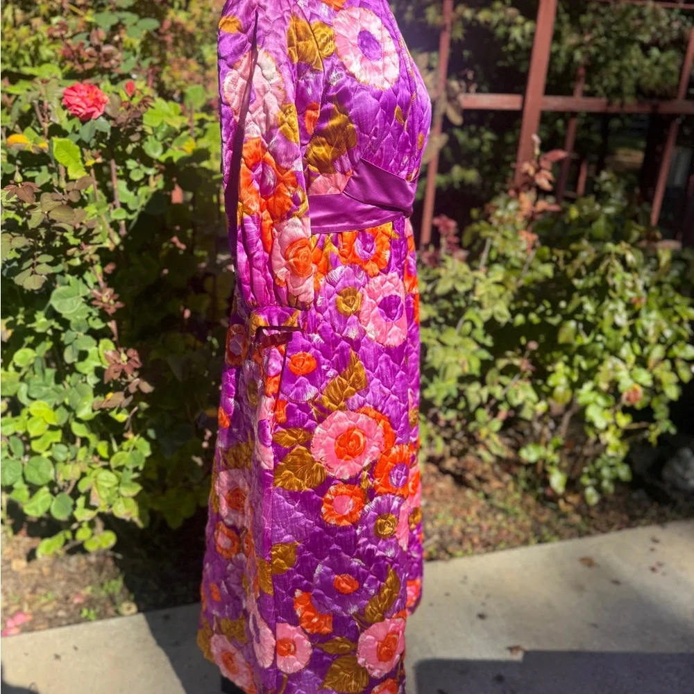 Vintage Floral Purple Quilted HouseDress - Picture 2 of 4